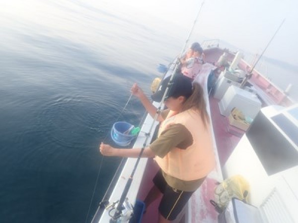 船おまかせのアミコマセ、オキアミで五目釣り。アジ、ソウダ、サバ、イナダ、クロダイ、アマダイ、などなど。サムネイル