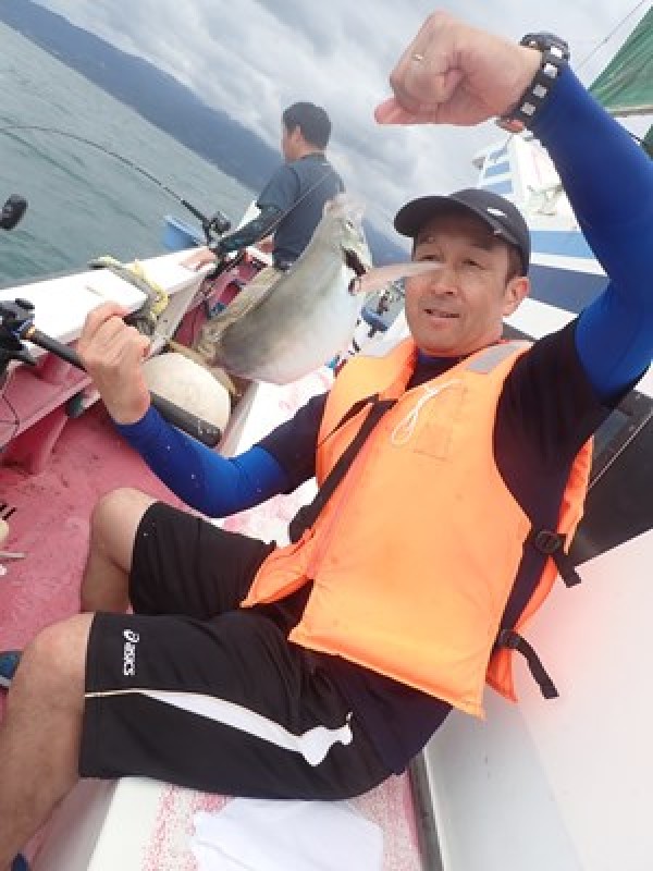 連休3日目風治まり、釣り船出船です。アジ釣れましたがイナダなく。他、カンパチ、ハタ、サバ、ソウダ、アイゴなど。サムネイル