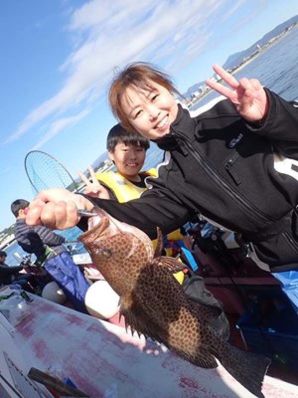 チームなべちゃん、コマセ五目で。アジは朝からアタリ好調。イナダ、カンパチは姿なく。他、ウスバハギ、サバ、イトヨリ、アカタチ、カサゴ、オオモンハタ。サムネイル