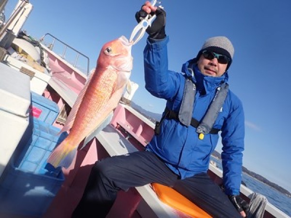 小田原港前、小アジ少々、アマダイ、マダイが釣れました。サムネイル