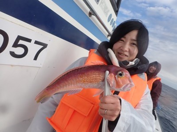 小田原港前コマセ五目で。全て船おまかせのビギナーさん、小アジ、メジナ、ソウダガツオ、アマダイ、ヒメコダイ、イトヨリなど釣れました。サムネイル