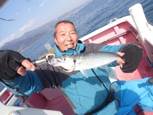 第六天の皆さん、コマセ五目で。ようやくアジのアタリ、中小釣れました。他、アマダイ、ヒメコダイ、小アラなど。サムネイル
