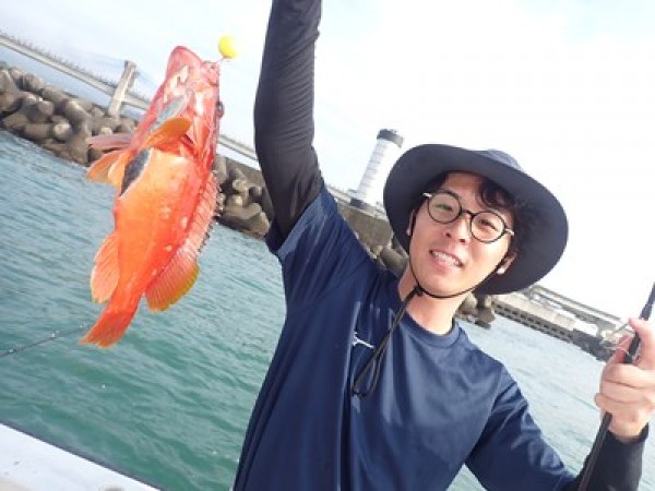 カサゴ狙いで出船です。アタリあり。カサゴ、オニカサゴ、アカハタも釣れました。サムネイル